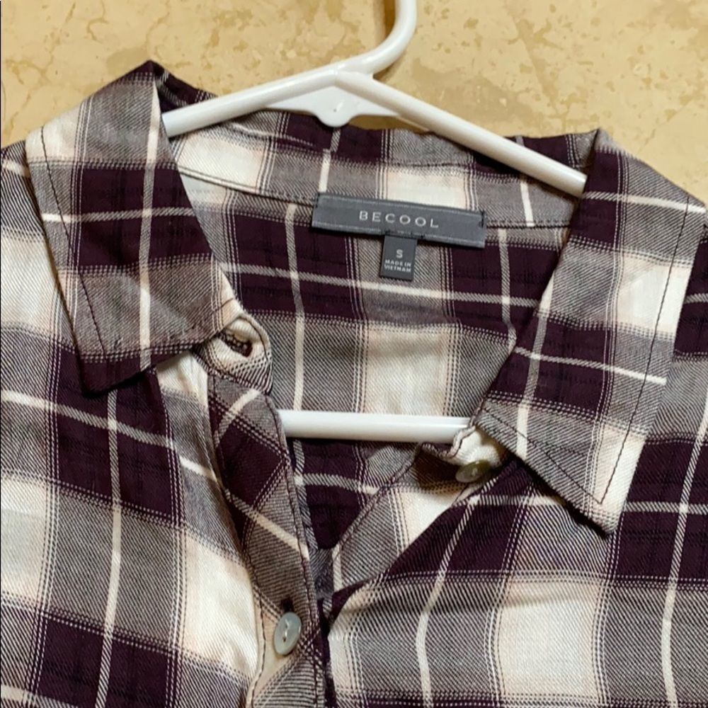 💕Cute button up 💕 - Picture 3 of 4